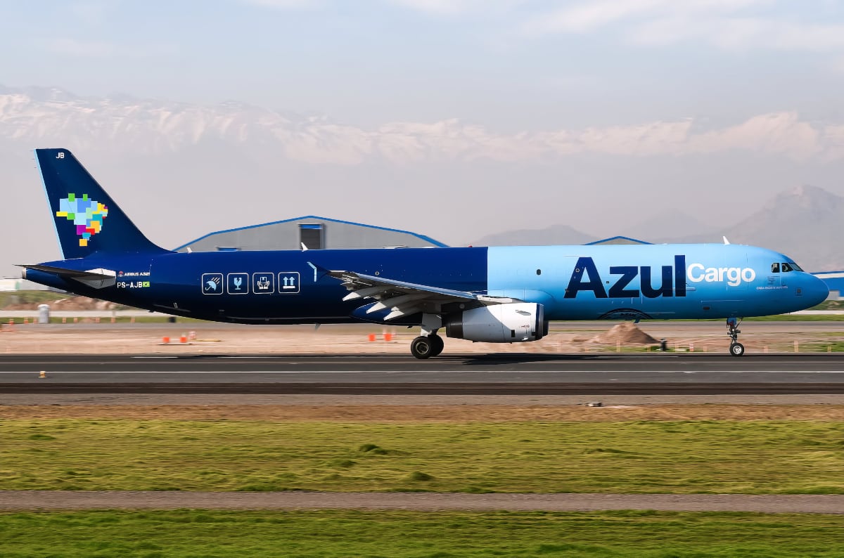 El primer vuelo internacional de Azul Cargo y un Airbus A321P2F a Chile